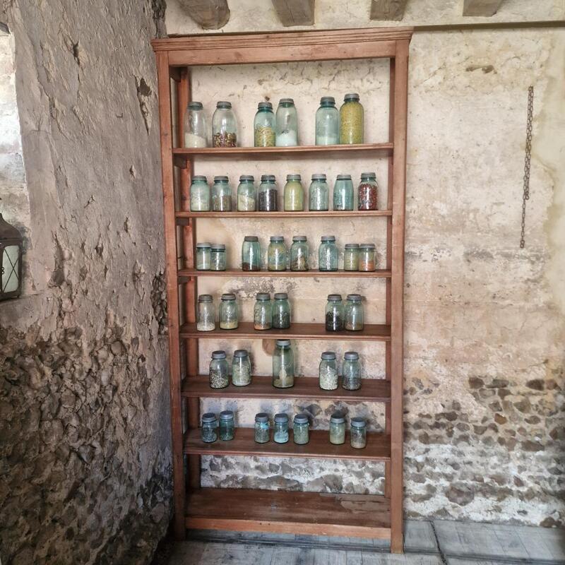 Etagère en sapin de magasin